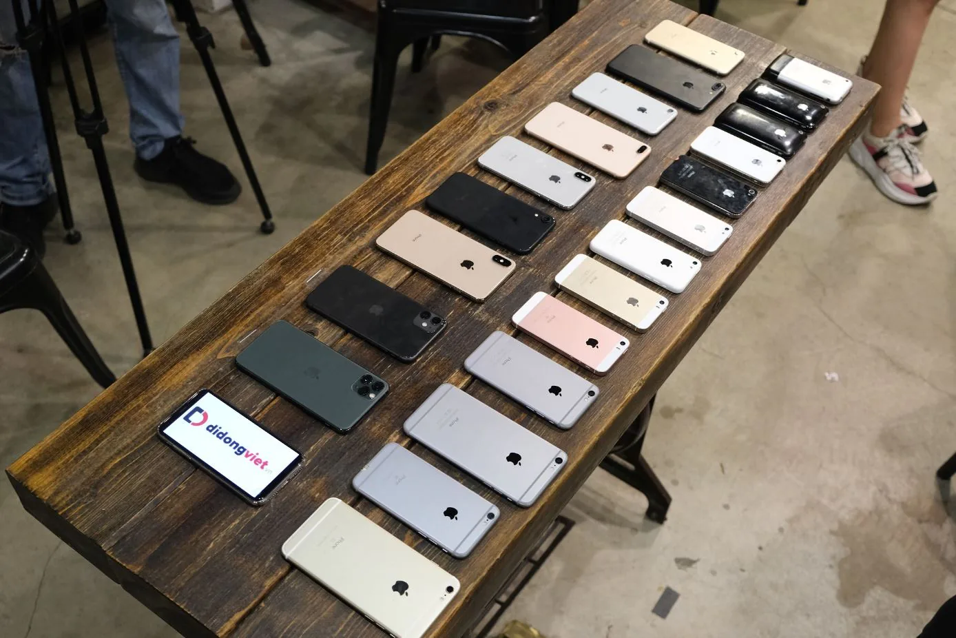 Người dùng Việt trải nghiệm trực tiếp những chiếc iPhone 11 đầu tiên cùng Di Động Việt