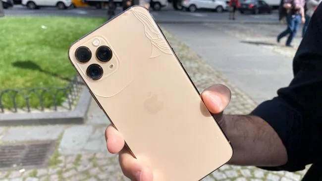độ bền iPhone 11
