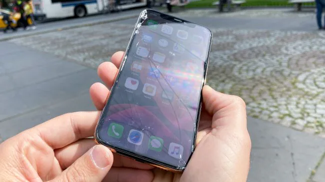 độ bền iPhone 11