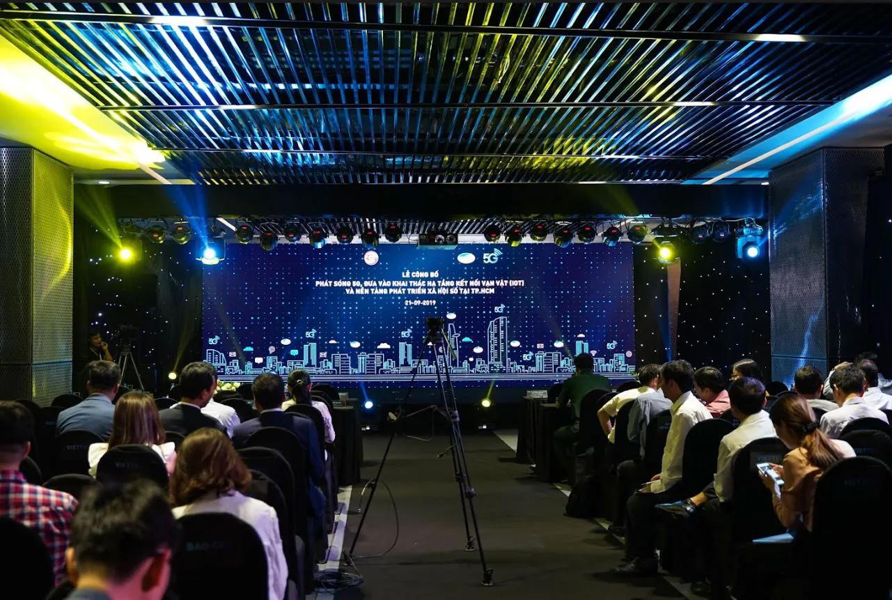 Trải nghiệm OPPO Reno 5G trong khuôn khổ lễ công bố phát sóng 5G của Viettel