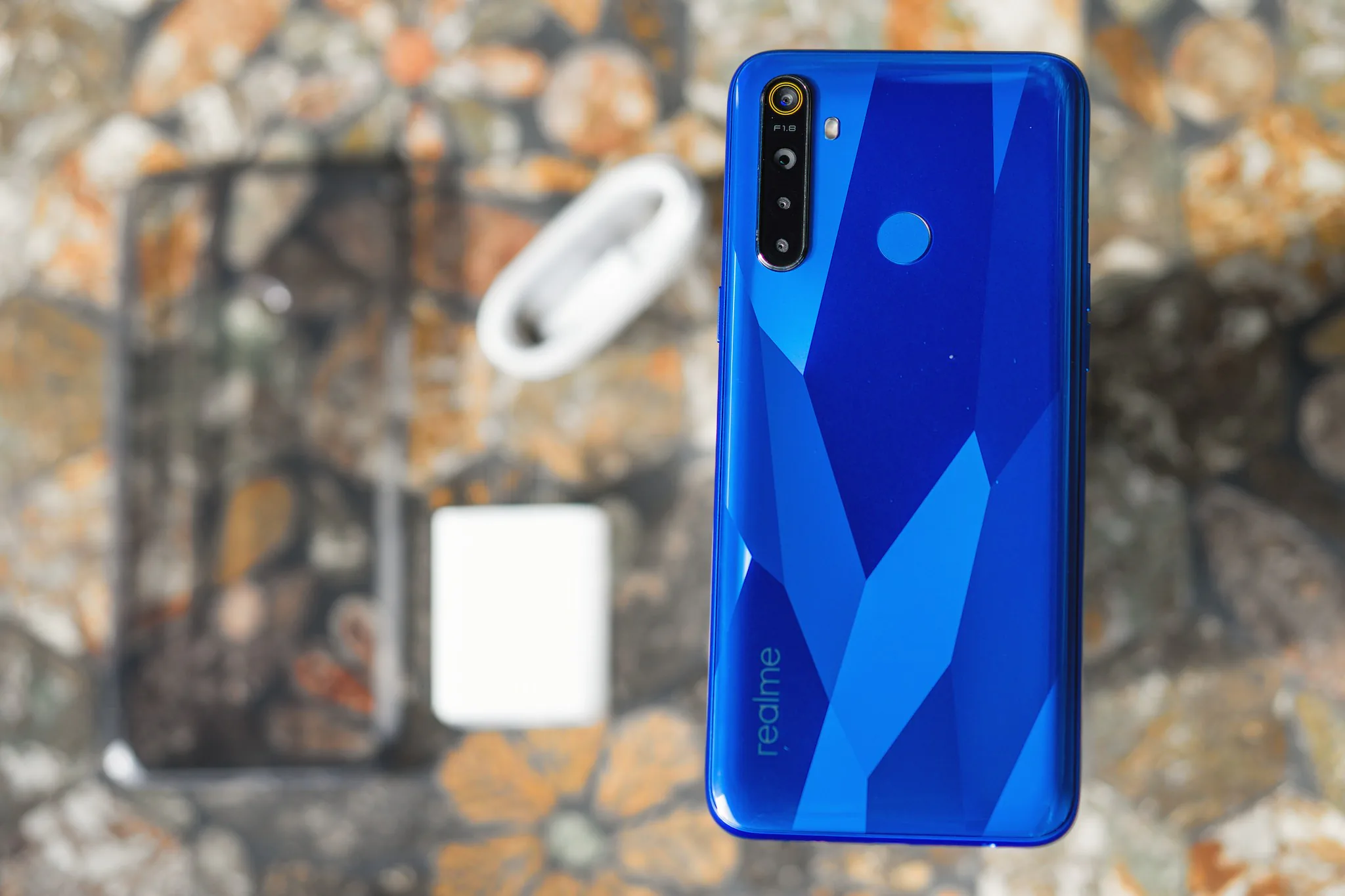 Trên tay Realme 5, Snapdragon 665, viên pin 5,000mAh và giá dự kiến 4.3 triệu