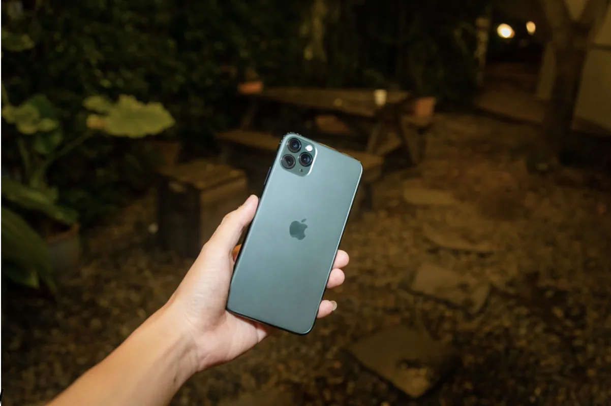 Cách Shark Hưng và sao Việt nổi tiếng chọn iPhone 11 Pro Max