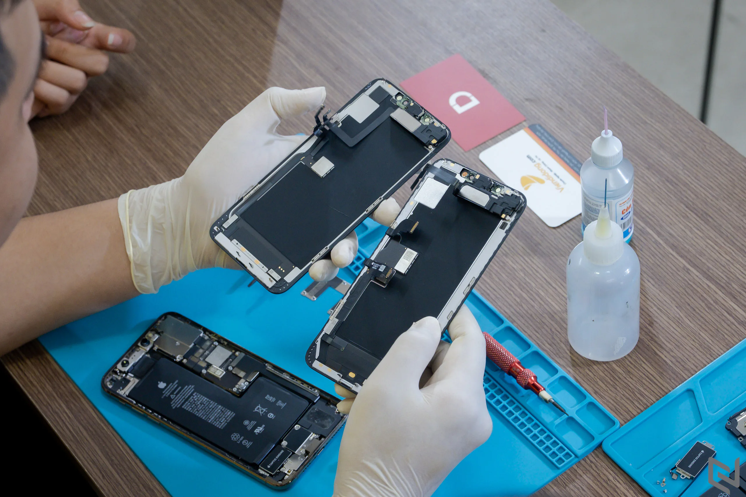 Tháo tung iPhone 11 Pro Max tại Việt Nam trước ngày mở bán