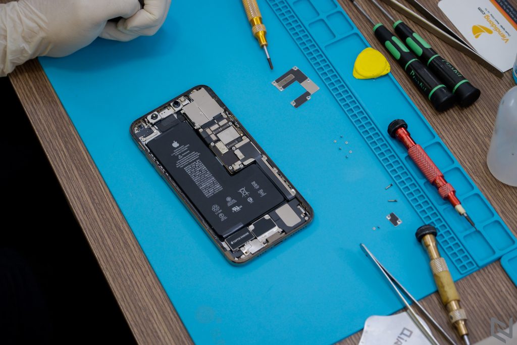 Tháo tung iPhone 11 Pro Max tại Việt Nam trước ngày mở bán