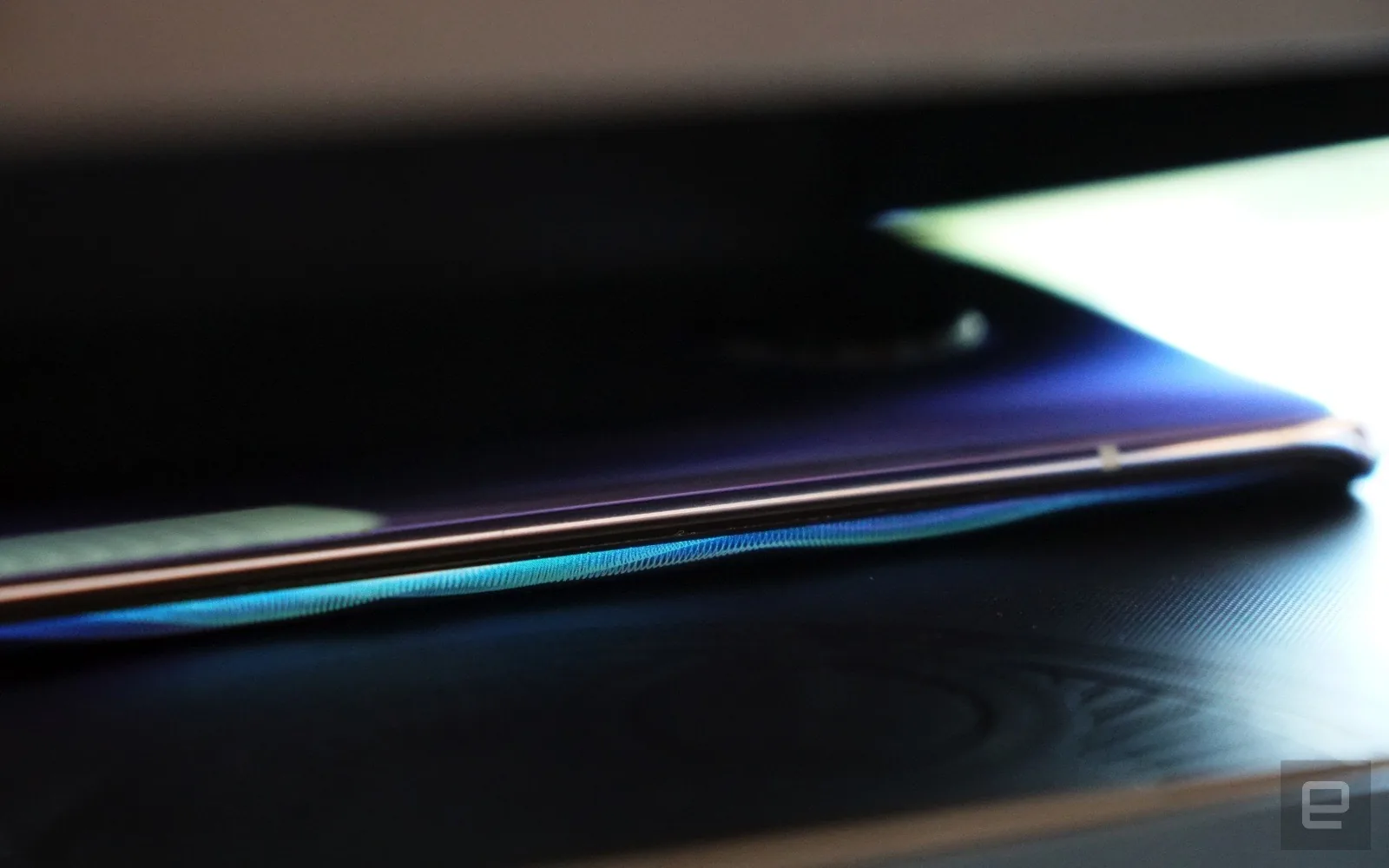 Samsung có thể sẽ thay đổi thiết kế cho Galaxy S11, loại bỏ hoàn toàn các phím vật lý và sẽ không gọi là "S11"