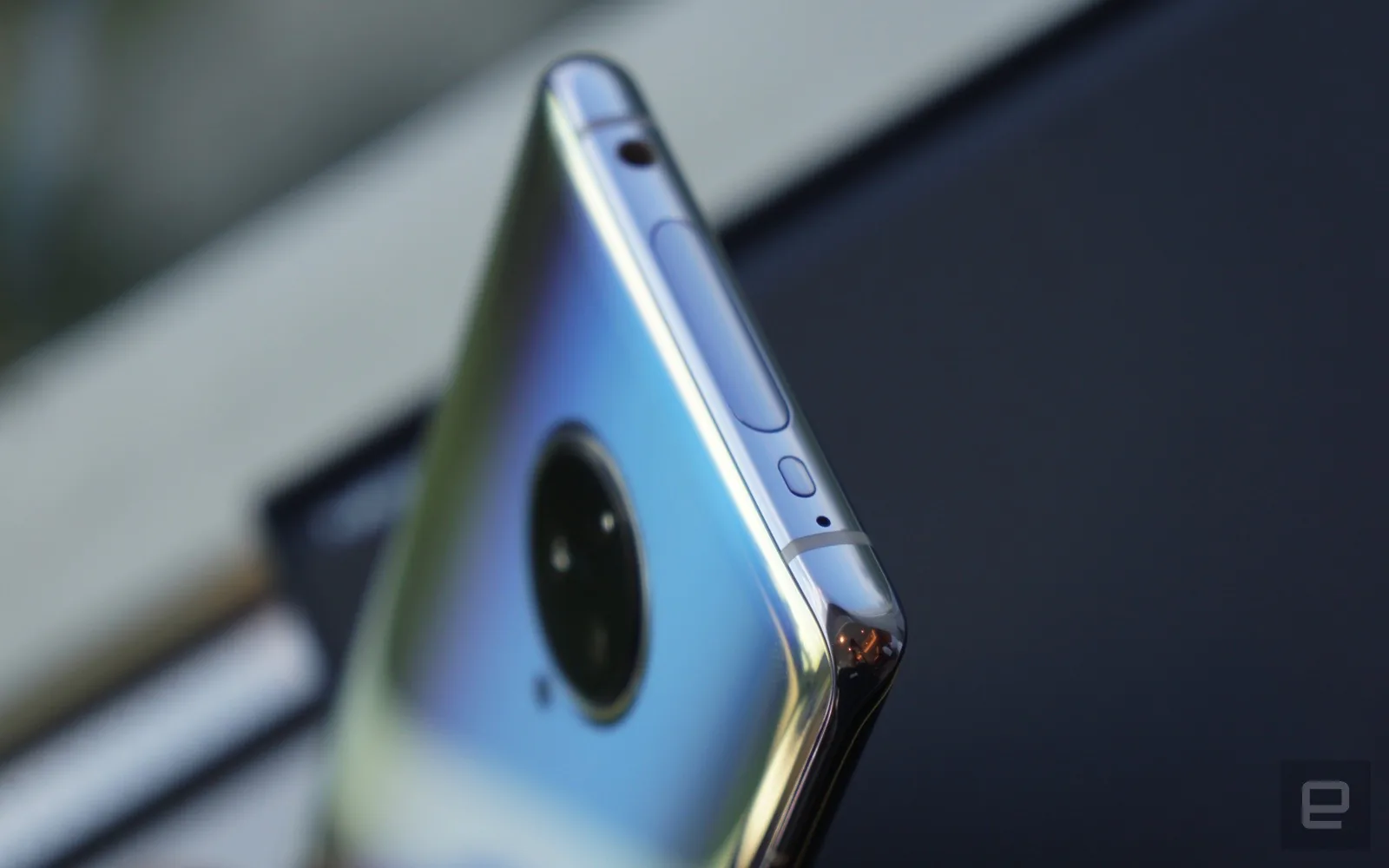 Vivo NEX 3 5G ra mắt: Chiếc smartphone với viền cực mỏng, camera 64MP và hỗ trợ kết nối 5G
