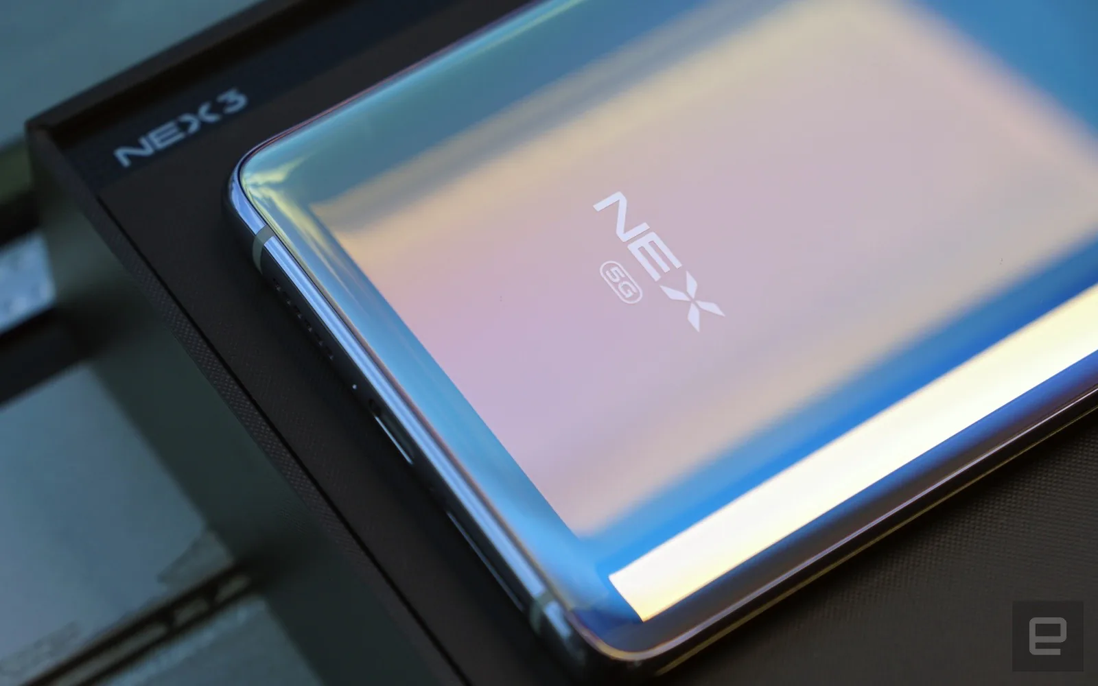 Vivo NEX 3 5G ra mắt: Chiếc smartphone với viền cực mỏng, camera 64MP và hỗ trợ kết nối 5G