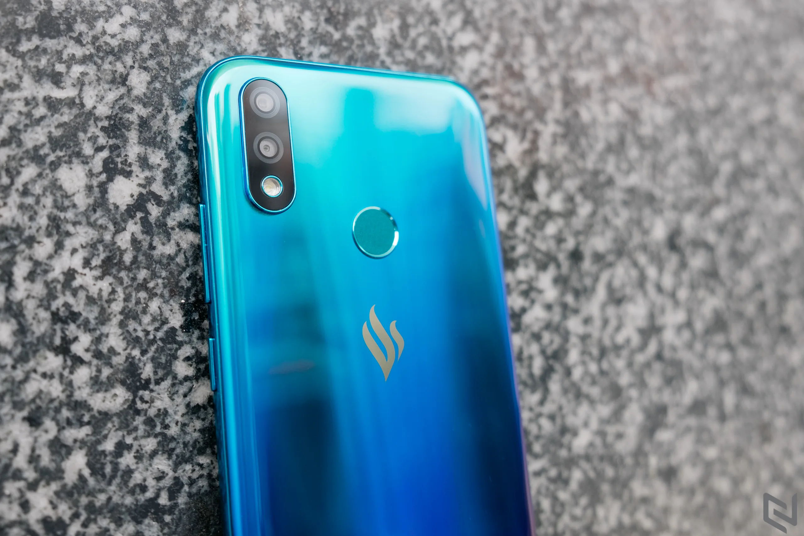 Đánh giá Vsmart Joy 2+: Mặt lưng đổi màu đẹp mắt, hiệu năng tốt, pin lâu