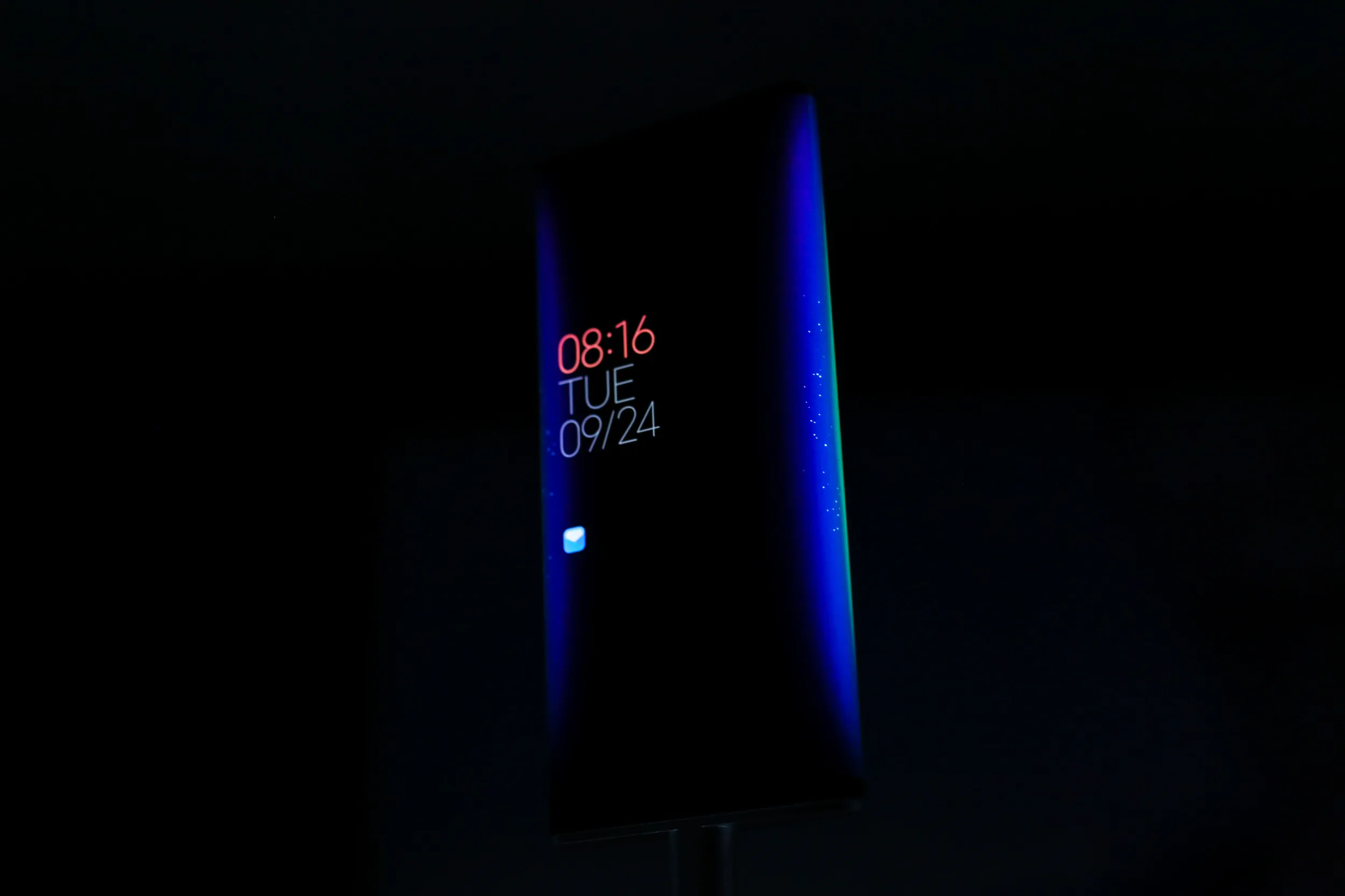 Cùng chiêm ngưỡng Xiaomi Mi Mix Alpha, chiếc smartphone có màn hình chiếm tới 180%