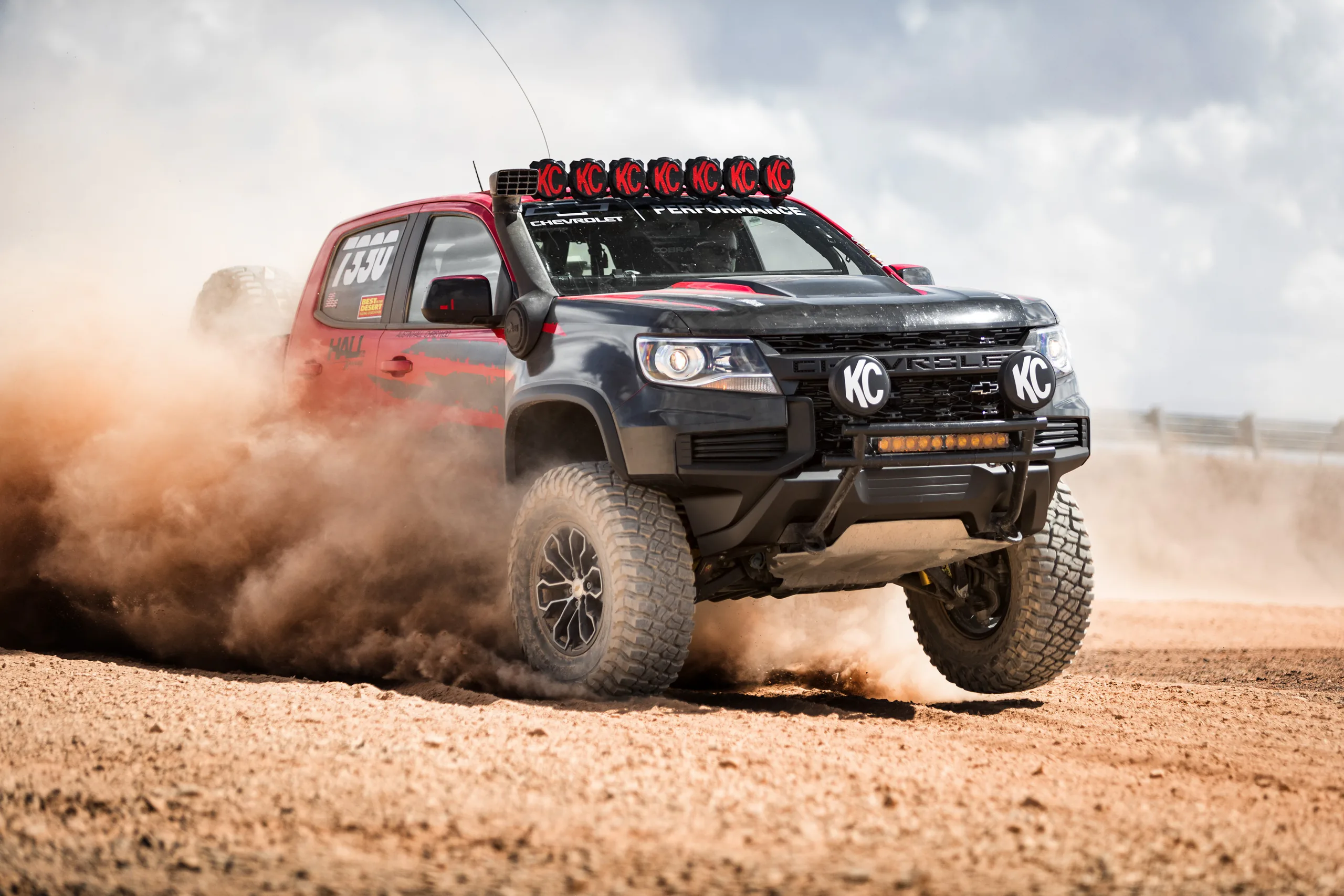 Chevrolet ra mắt xe bán tải Colorado bản 2021 với diện mạo hầm hố hơn