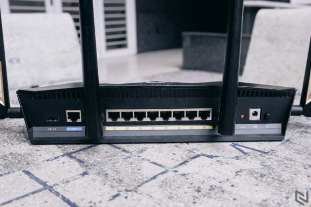 Trên tay ASUS RT-AX88U, chiếc router hỗ trợ Wi-Fi 6 giá dễ chịu nhất hiện nay