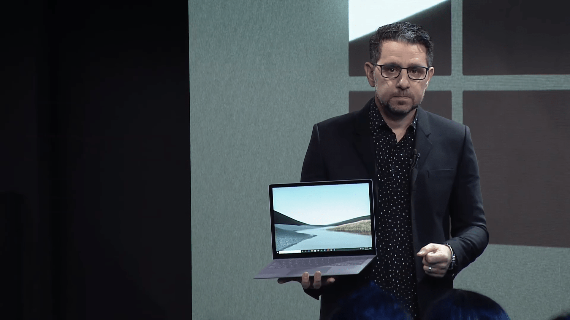 Microsoft sử dụng nam châm để Surface Laptop 3 dễ sửa hơn