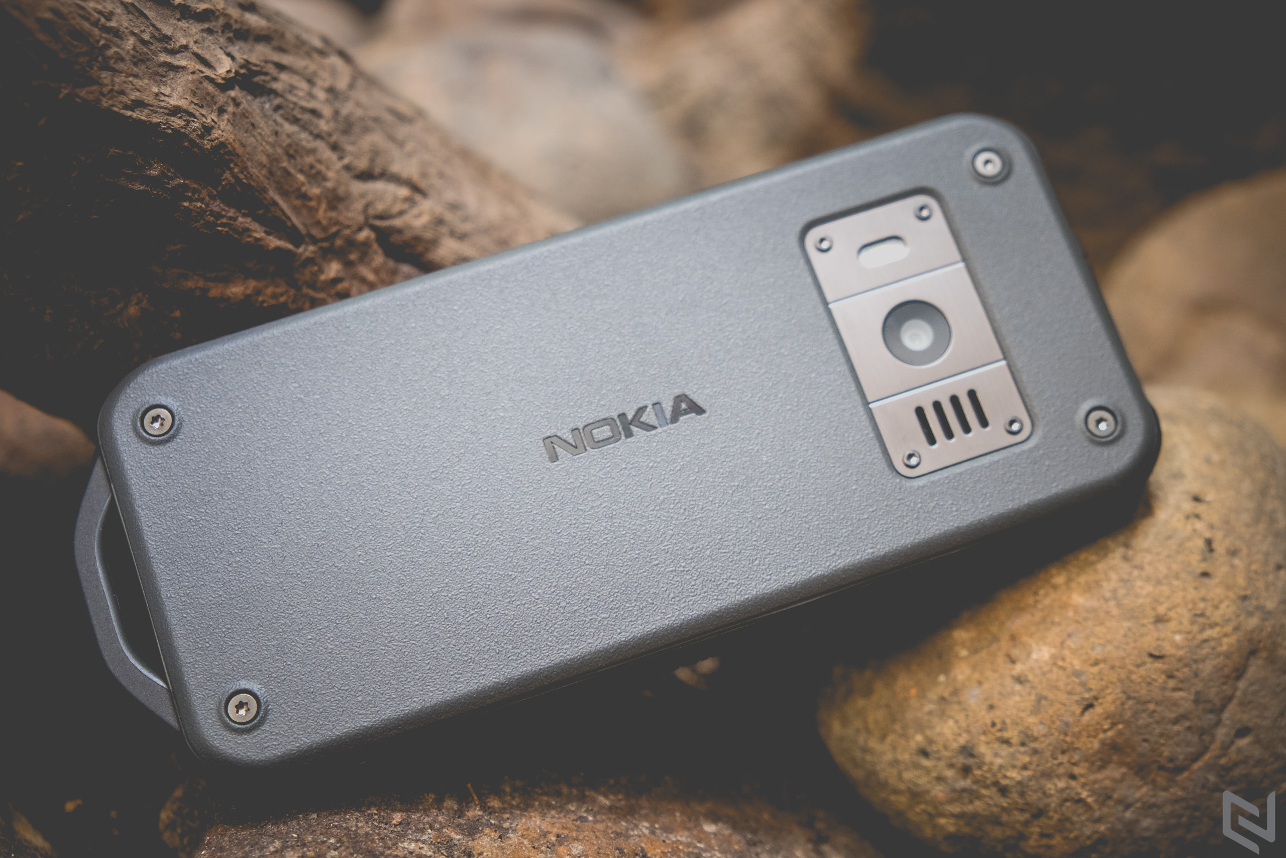 Đánh giá Nokia 800 Tough: Hàng thửa cho người dùng thích ‘đập đá’