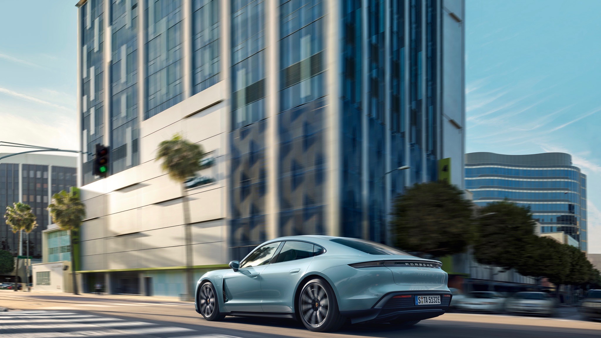 Porsche tung giá xe điện Taycan 4S, giá chỉ 103,800 USD
