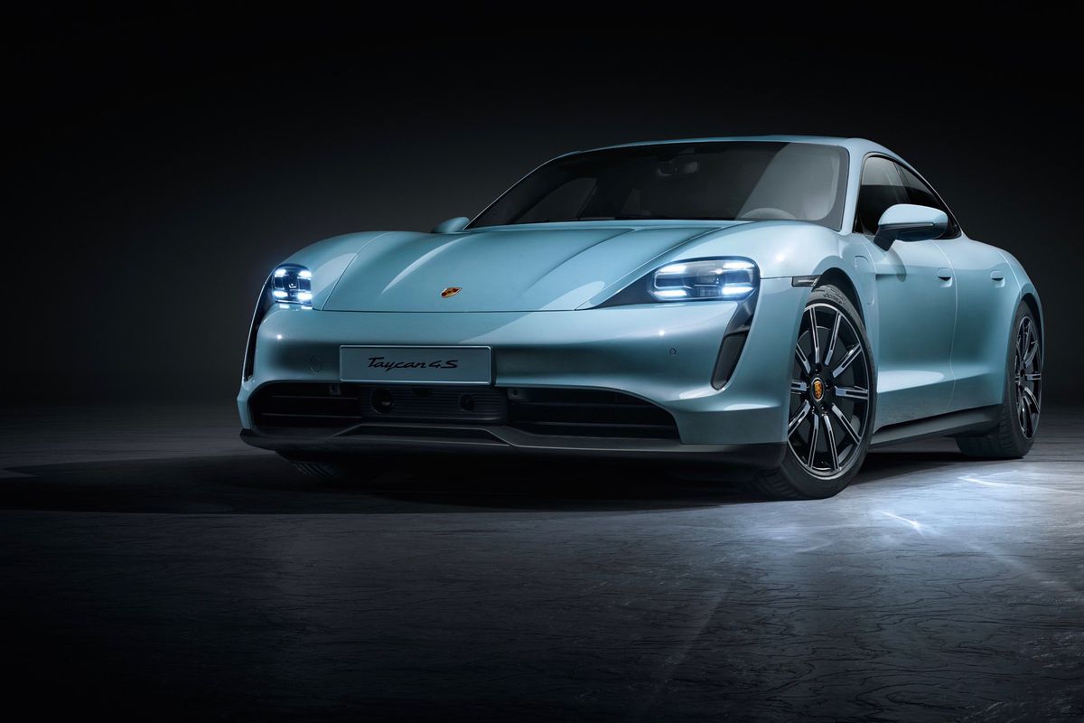 Porsche tung giá xe điện Taycan 4S, giá chỉ 103,800 USD