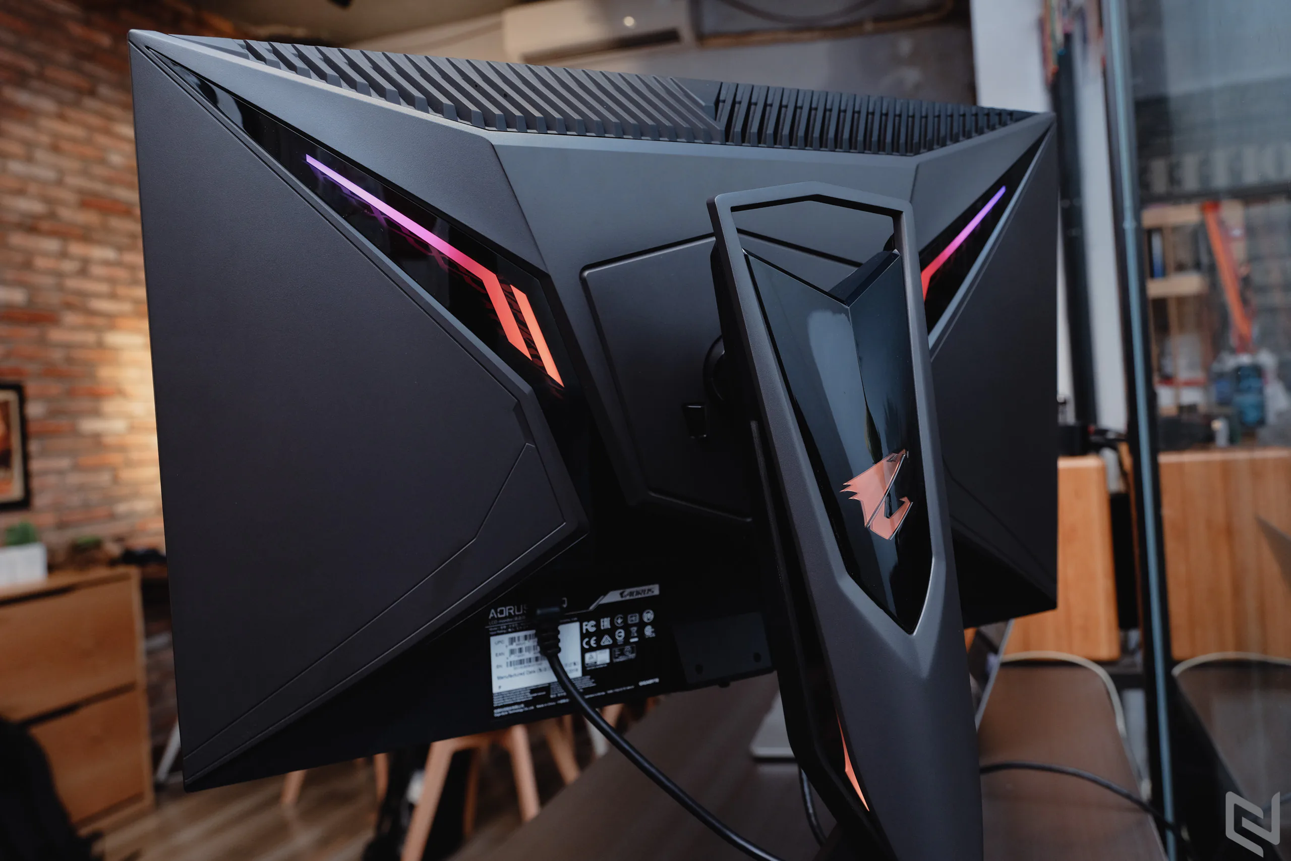 Trên tay màn hình chơi game AORUS FI27Q: Màn hình chơi game tấm nền IPS 165Hz, tốc độ phản hồi 1ms, thiết kế đẹp mắt cho game thủ