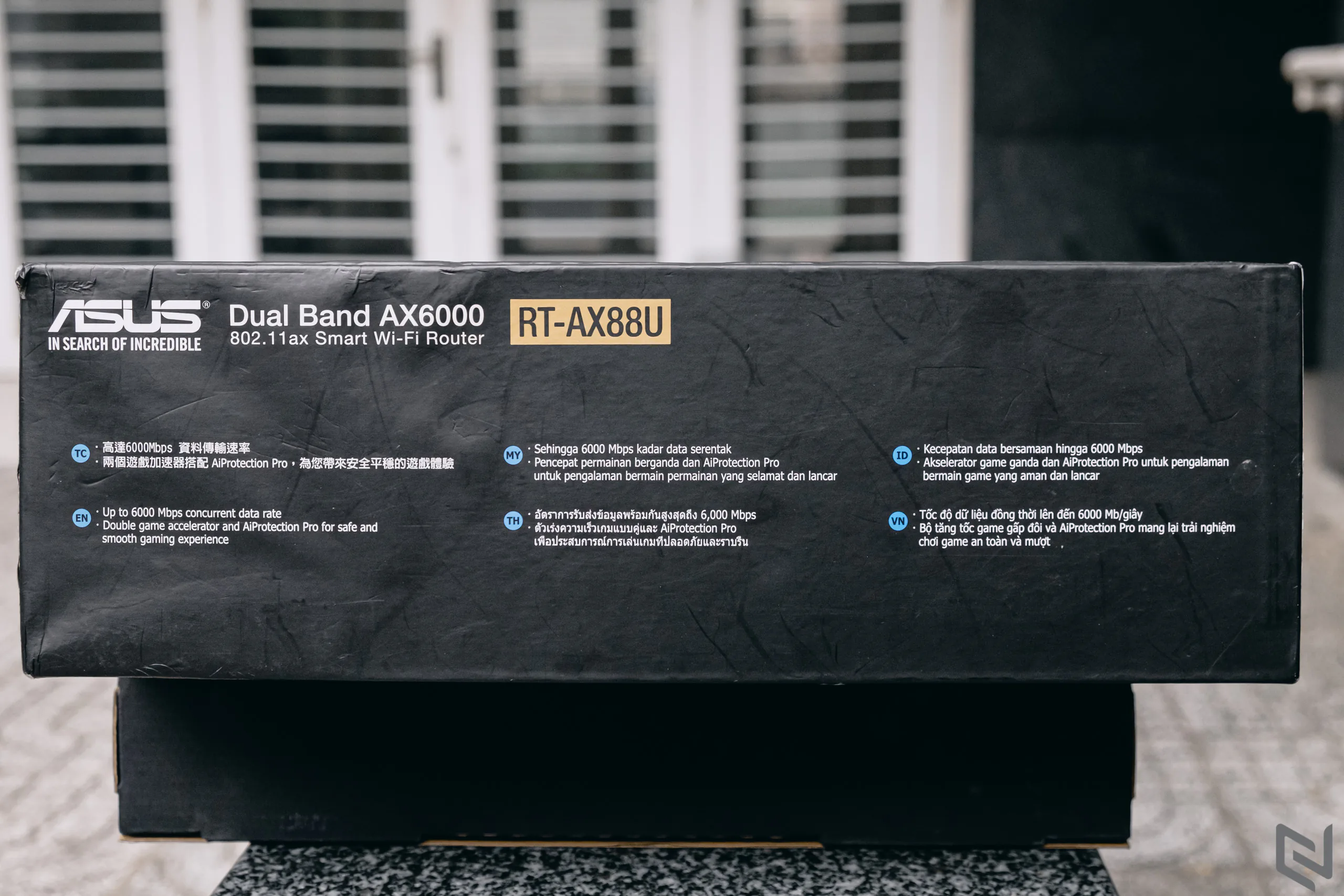 Trên tay ASUS RT-AX88U, chiếc router hỗ trợ Wi-Fi 6 giá dễ chịu nhất hiện nay