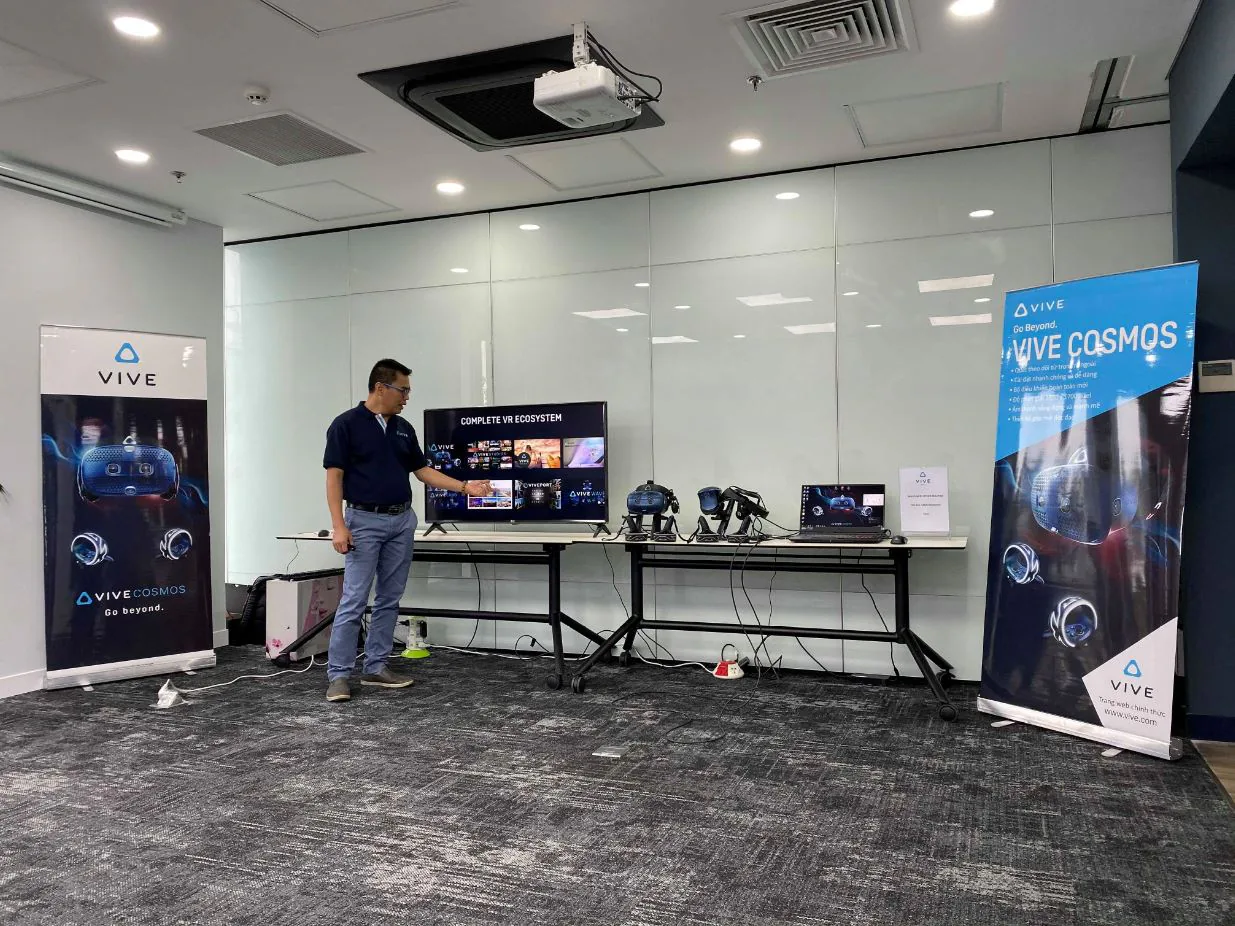 HTC Vive ra mắt kính thực tế ảo mới Vive Cosmos