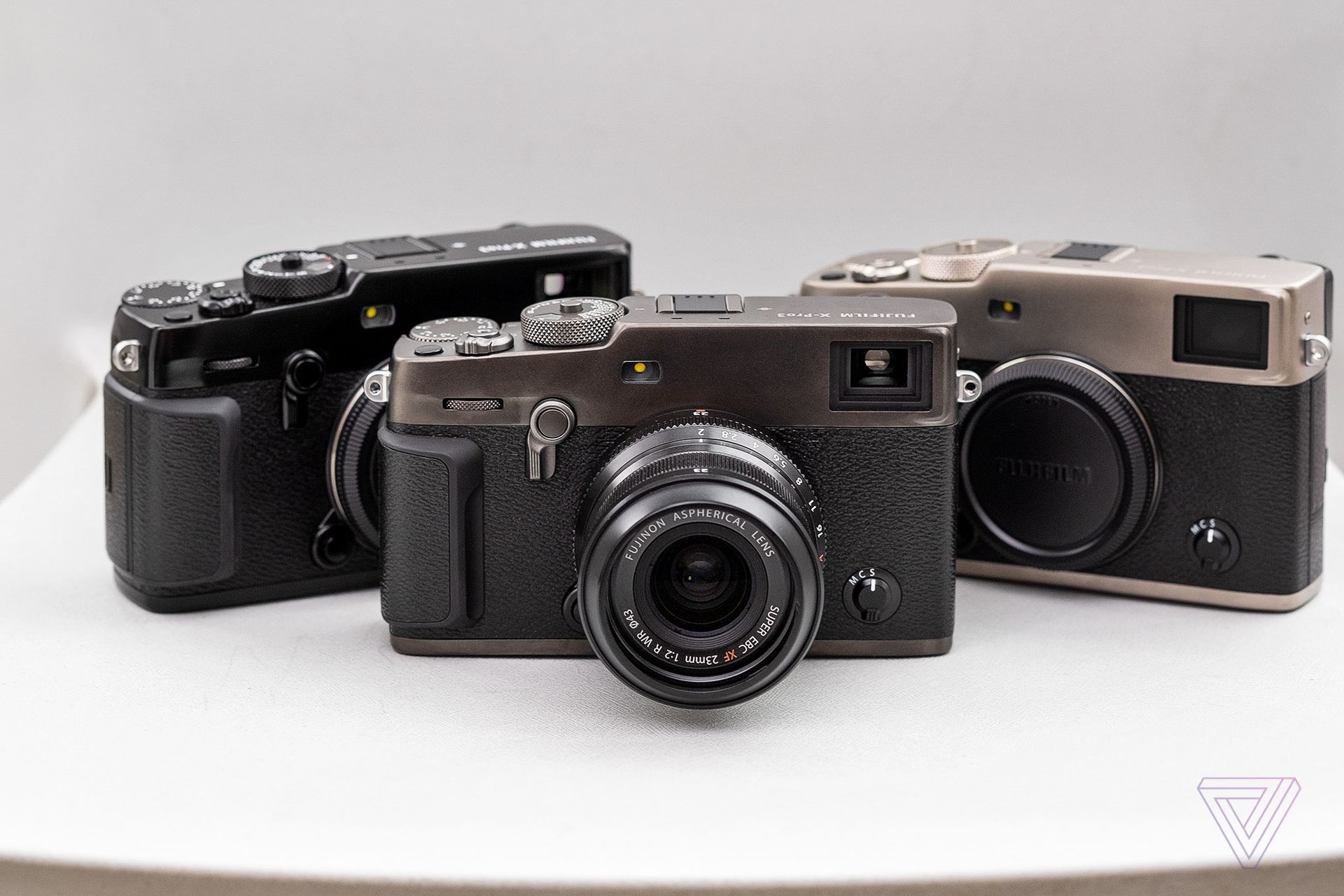 Fujifilm ra mắt X-Pro3: Mang ý tưởng analog vào máy ảnh kĩ thuật số