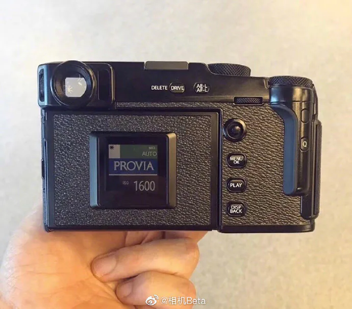 Lộ diện ảnh trên tay máy ảnh Fujifilm X-Pro3 với kiểu dáng máy film