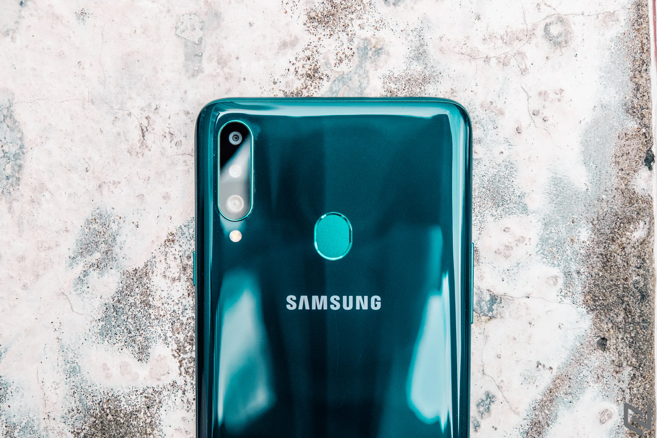 Trên tay Samsung Galaxy A20s: bản nâng cấp "sương sương" đáng để cân nhắc