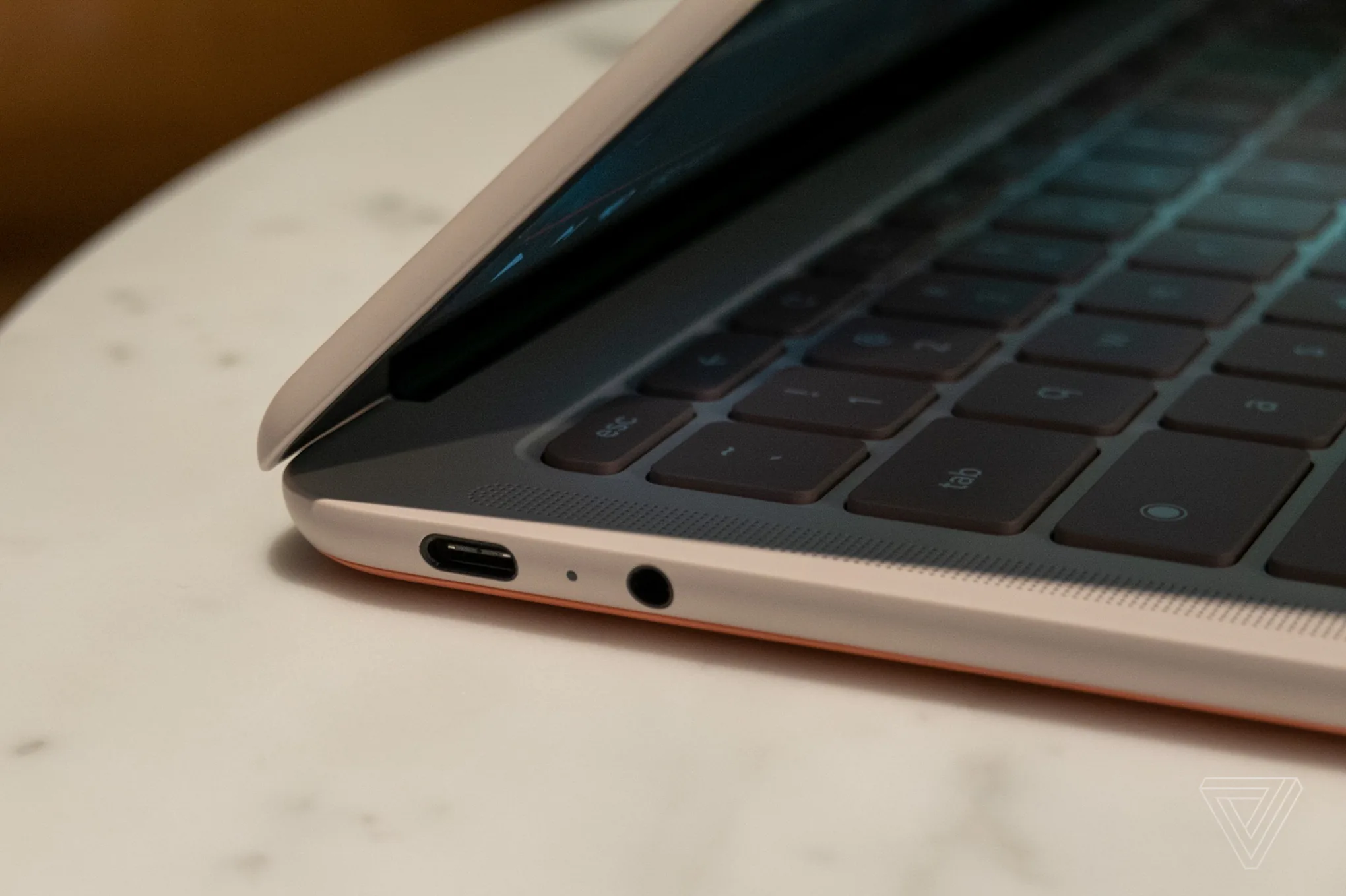 Google ra mắt Pixelbook Go nhỏ gọn, giá tốt trong số các Chromebook