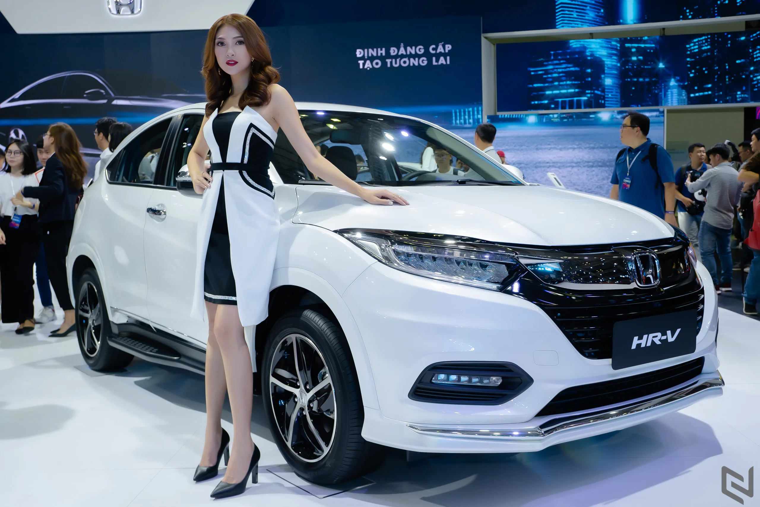 Dạo quanh gian hàng “Tăng tốc cùng Ước mơ” của Honda với Accord 2019, CR-V, HR-V,...