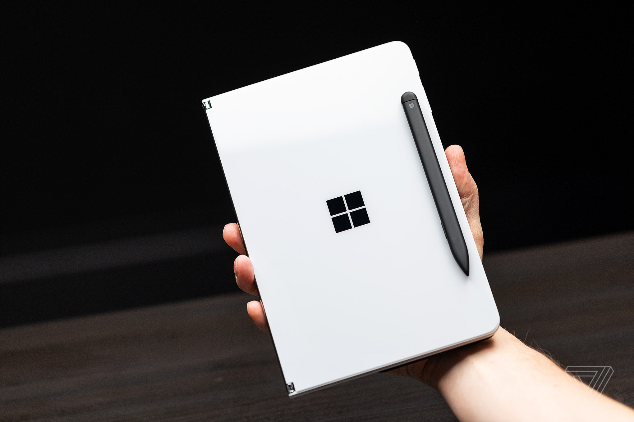 Trên tay Surface Neo với Windows 10X: Tương lai của thiết bị hai màn hình
