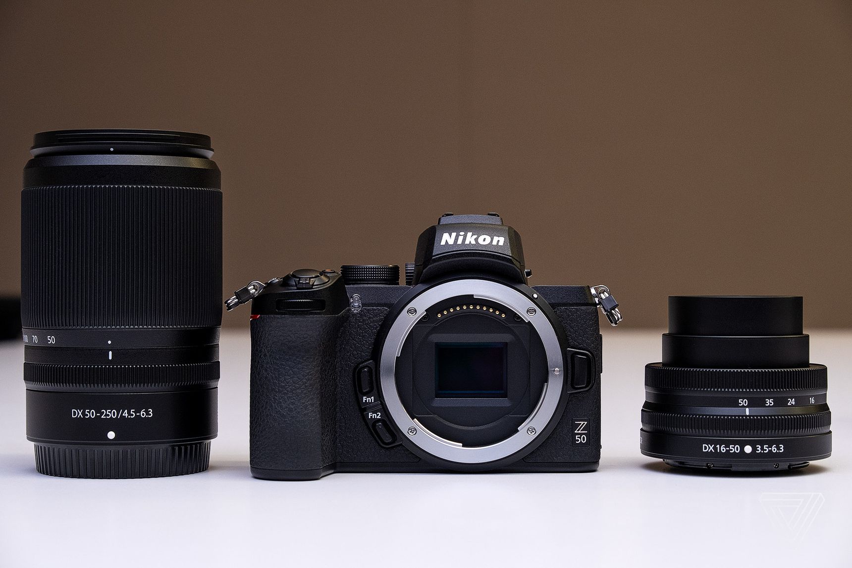 Nikon giới thiệu máy ảnh mirrorless Z50 gọn nhẹ và sử dụng cảm biến APS-C