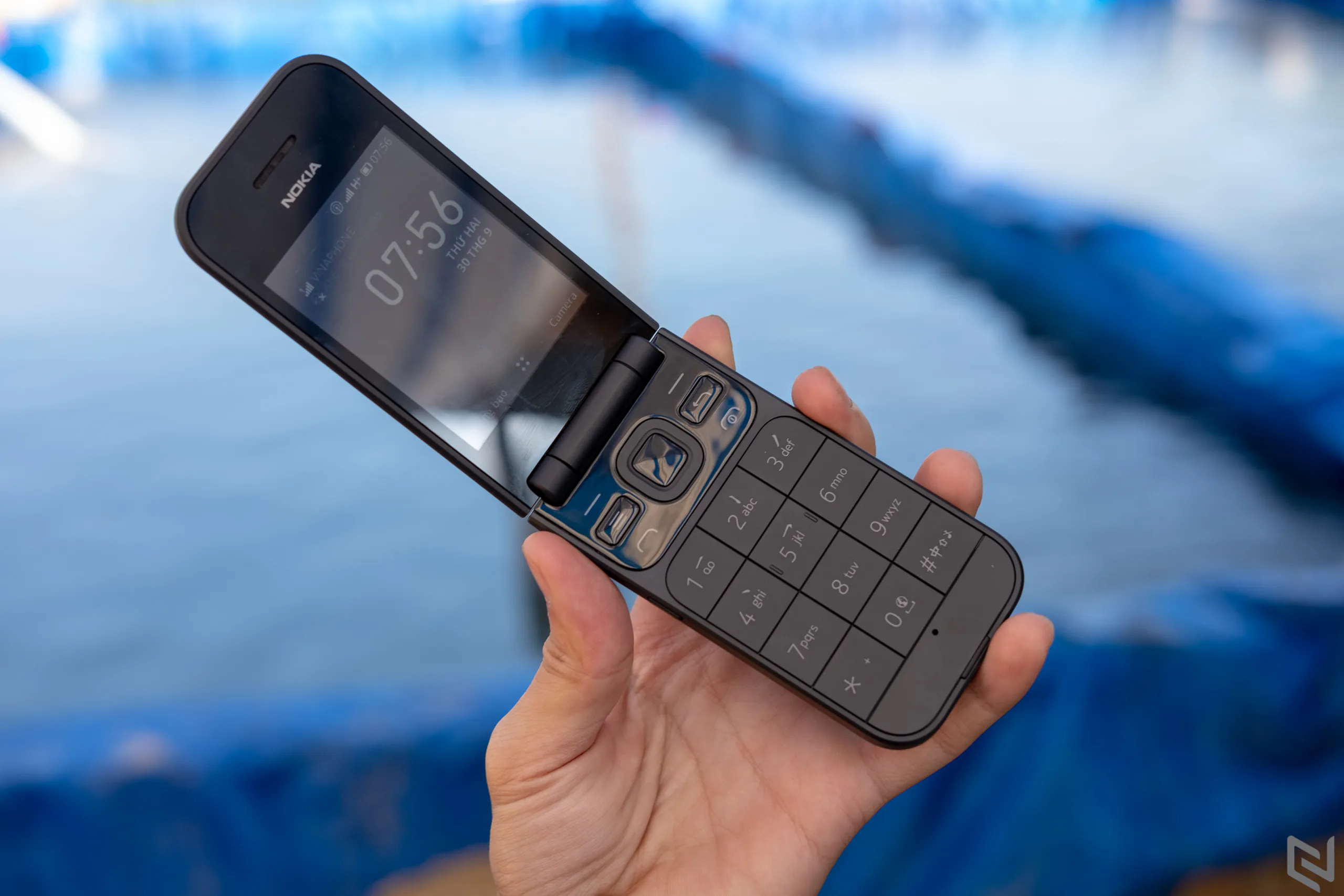 Đánh giá Nokia 2720 Flip: Không 'smart' nhưng vẫn đủ sức làm bao người thèm muốn