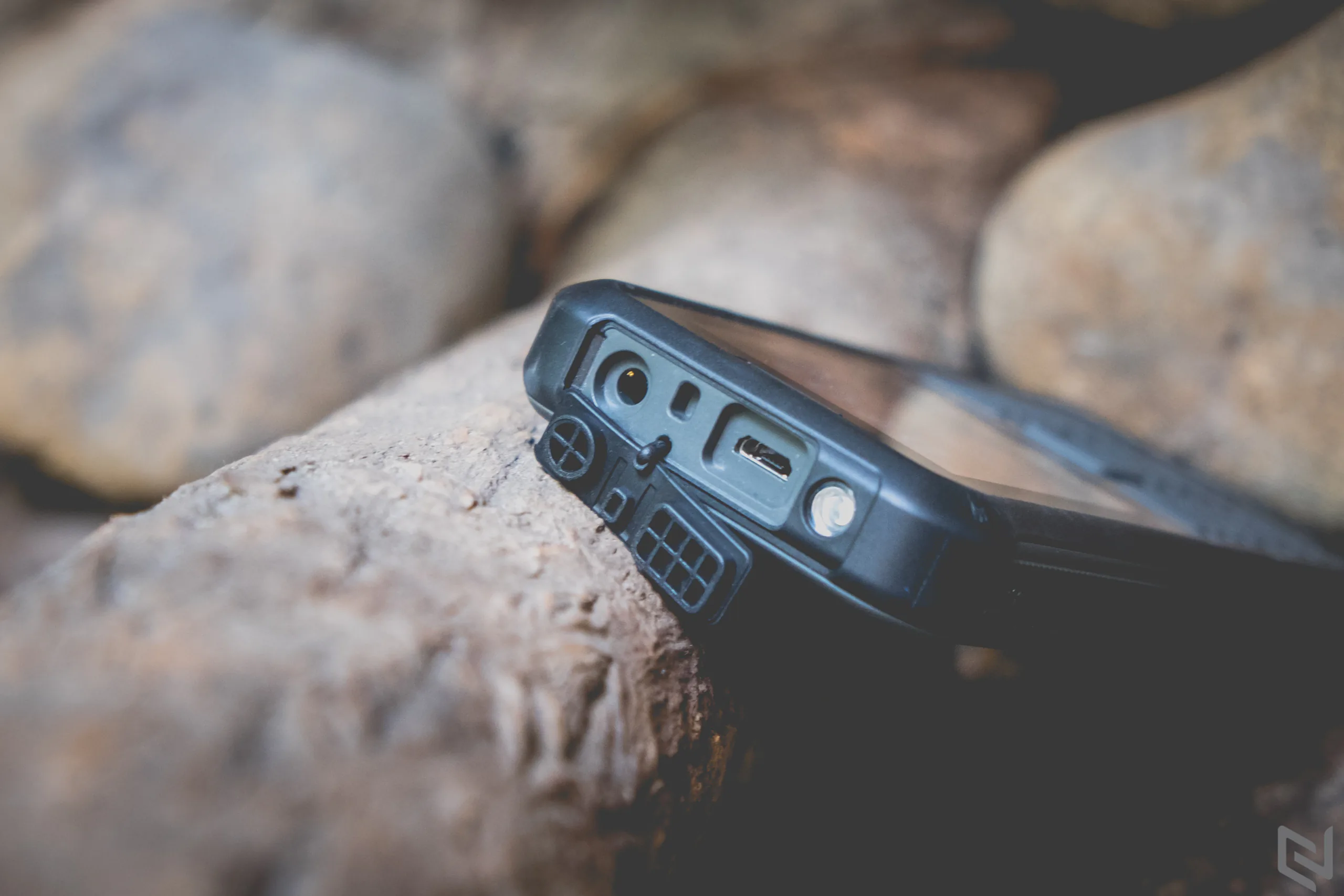 Đánh giá Nokia 800 Tough: Hàng thửa cho người dùng thích 'đập đá'