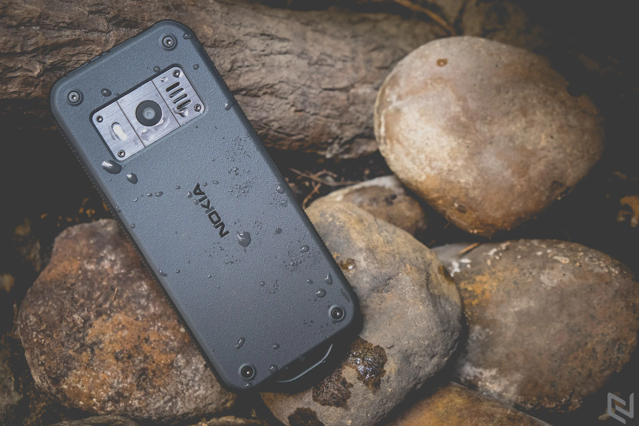 Đánh giá Nokia 800 Tough: Hàng thửa cho người dùng thích 'đập đá'