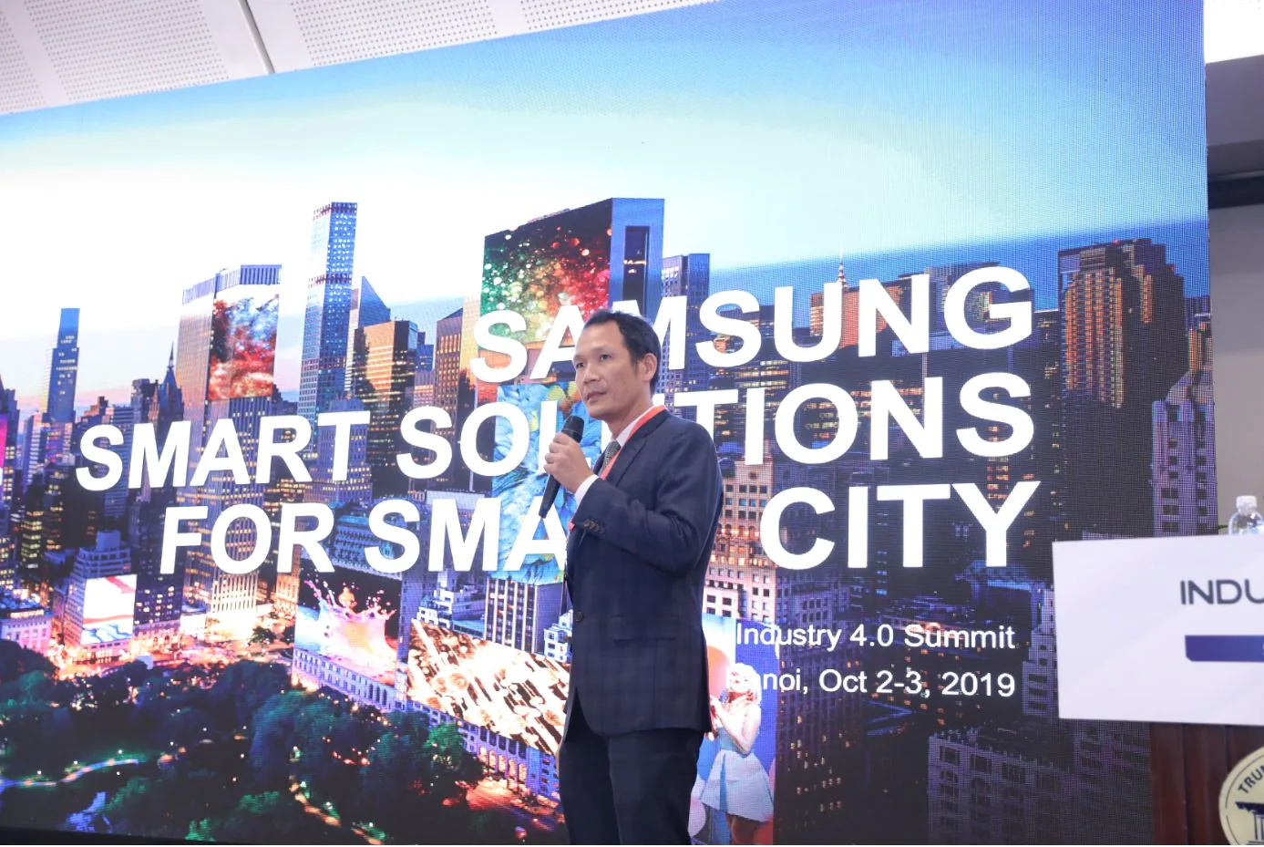 Samsung cam kết đồng hành cùng chiến lược chuyển đổi số của Việt Nam