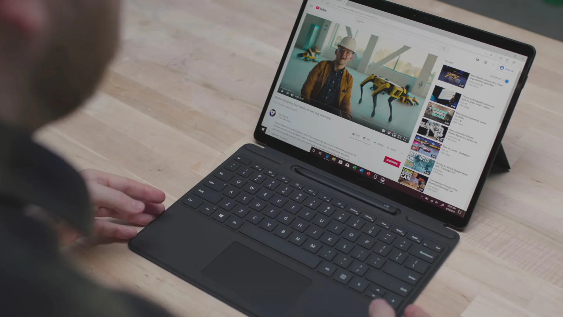 Microsoft ra mắt Surface Pro X với ý định hồi sinh dòng laptop sử dụng nền tảng ARM