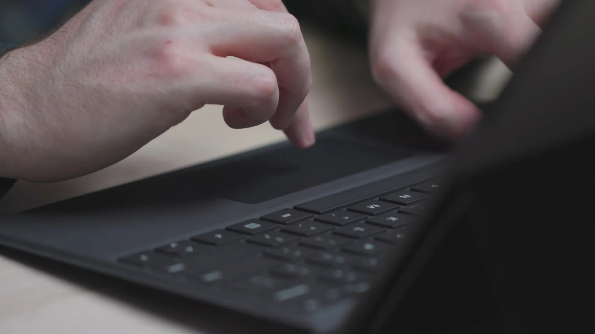 Microsoft ra mắt Surface Pro X với ý định hồi sinh dòng laptop sử dụng nền tảng ARM