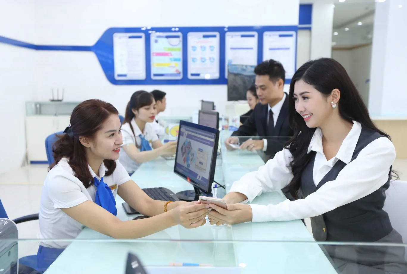 VinaPhone chi 5 tỷ khuyến mại cho thuê bao trả trước