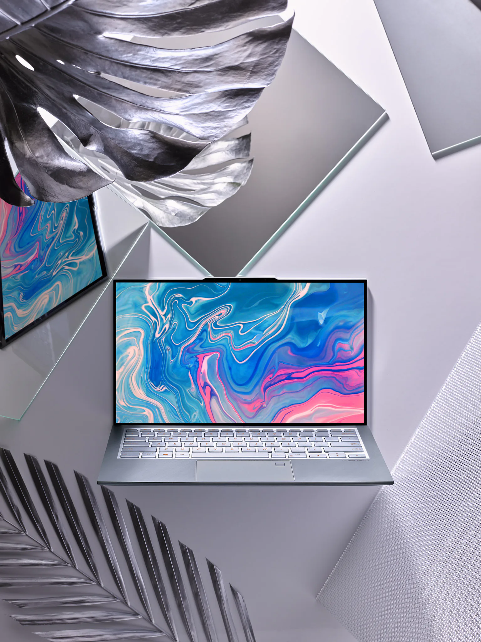 ASUS ra mắt ZenBook S13 (UX392) ultrabook viền màn hình 97%, tỉ lệ hiển thị lớn nhất thế giới