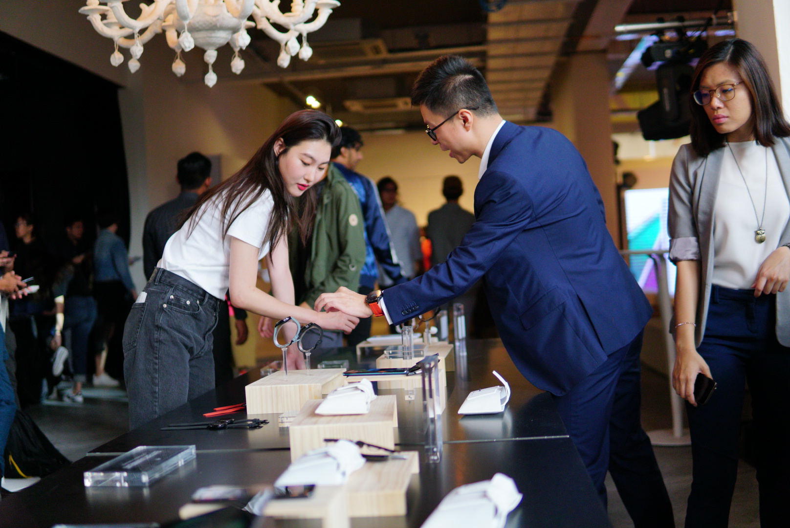 Huawei khai mạc triển lãm: Sự giao thoa giữa Công nghệ và Thời trang