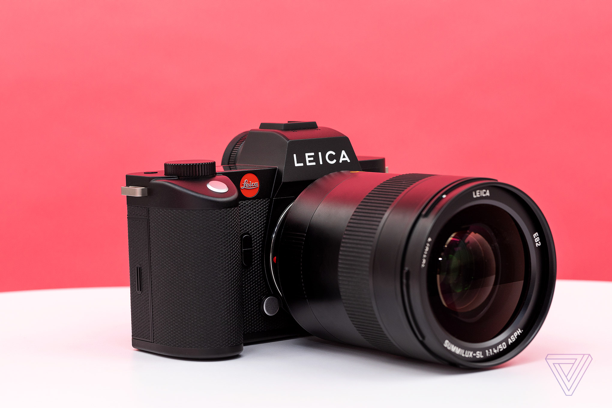 Leica ra mắt mirrorless full-frame SL2, trang bị màn hình cảm ứng có độ phân giải cao hơn thế hệ đầu