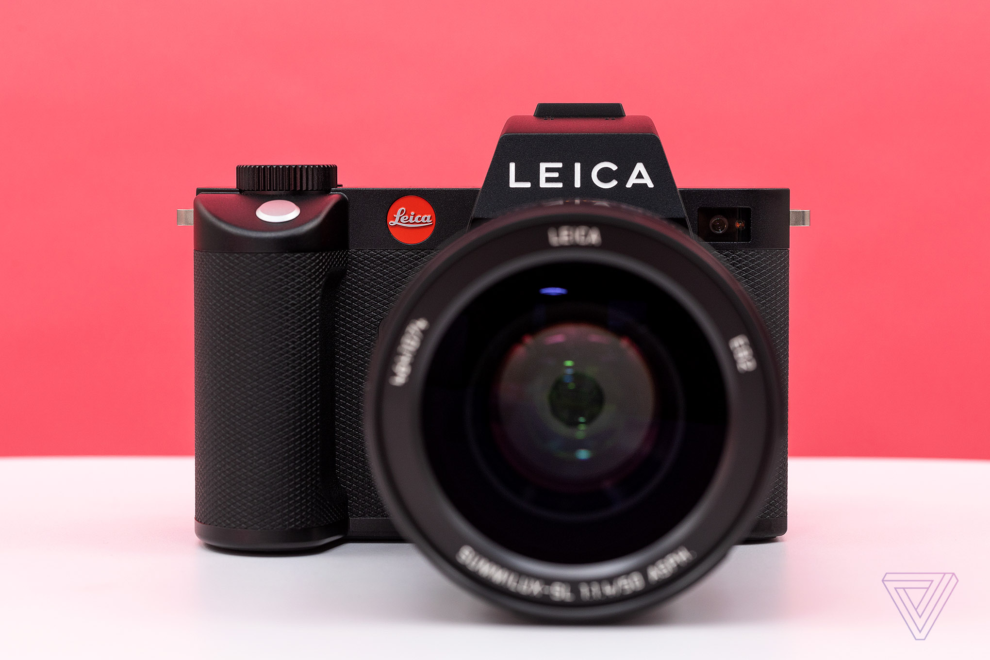 Leica ra mắt mirrorless full-frame SL2, trang bị màn hình cảm ứng có độ phân giải cao hơn thế hệ đầu