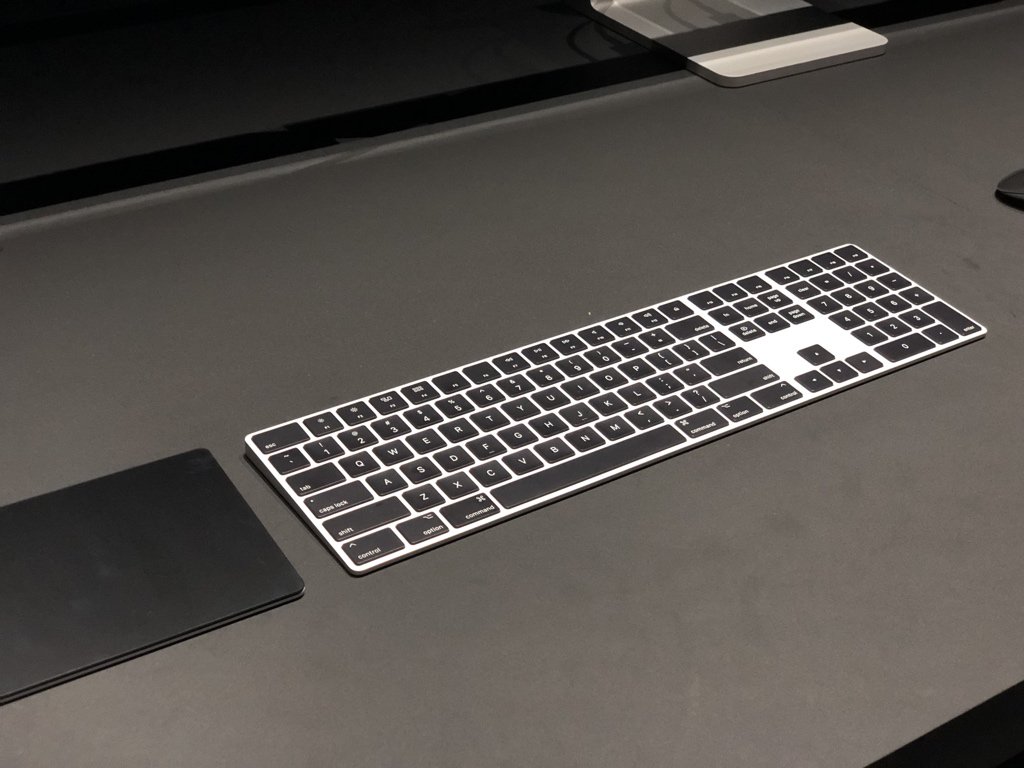 Apple có thể sẽ ra mắt phiên bản bạc và đen cho bàn phím Magic Keyboard