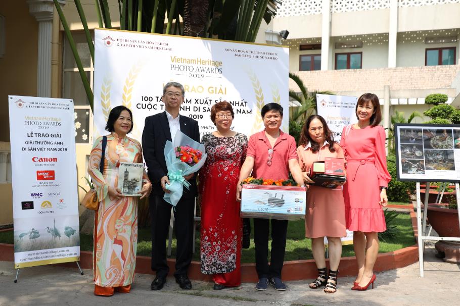 Canon đồng hành cùng tạp chí Việt Nam Heritage trao giải cho các tác phẩm đoạt giải xuất sắc cuộc thi ảnh di sản Việt Nam 2019