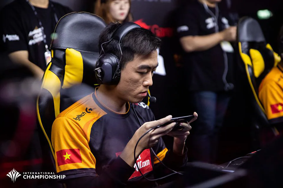 Liên Quân Mobile: Việt Nam - Team Flash đánh bại Buriram United của Thái Lan, vô địch AIC 2019