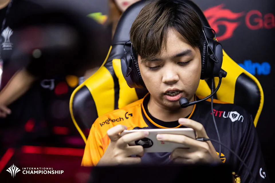 Liên Quân Mobile: Việt Nam - Team Flash đánh bại Buriram United của Thái Lan, vô địch AIC 2019