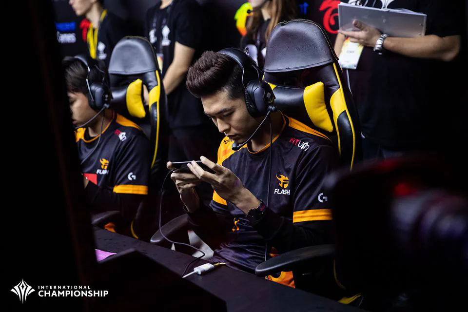 Liên Quân Mobile: Việt Nam - Team Flash đánh bại Buriram United của Thái Lan, vô địch AIC 2019