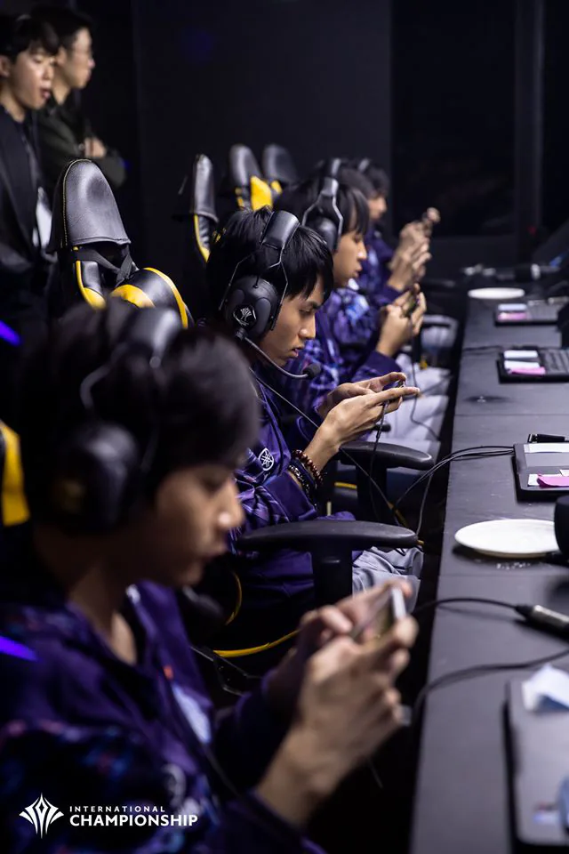 Liên Quân Mobile: Việt Nam - Team Flash đánh bại Buriram United của Thái Lan, vô địch AIC 2019