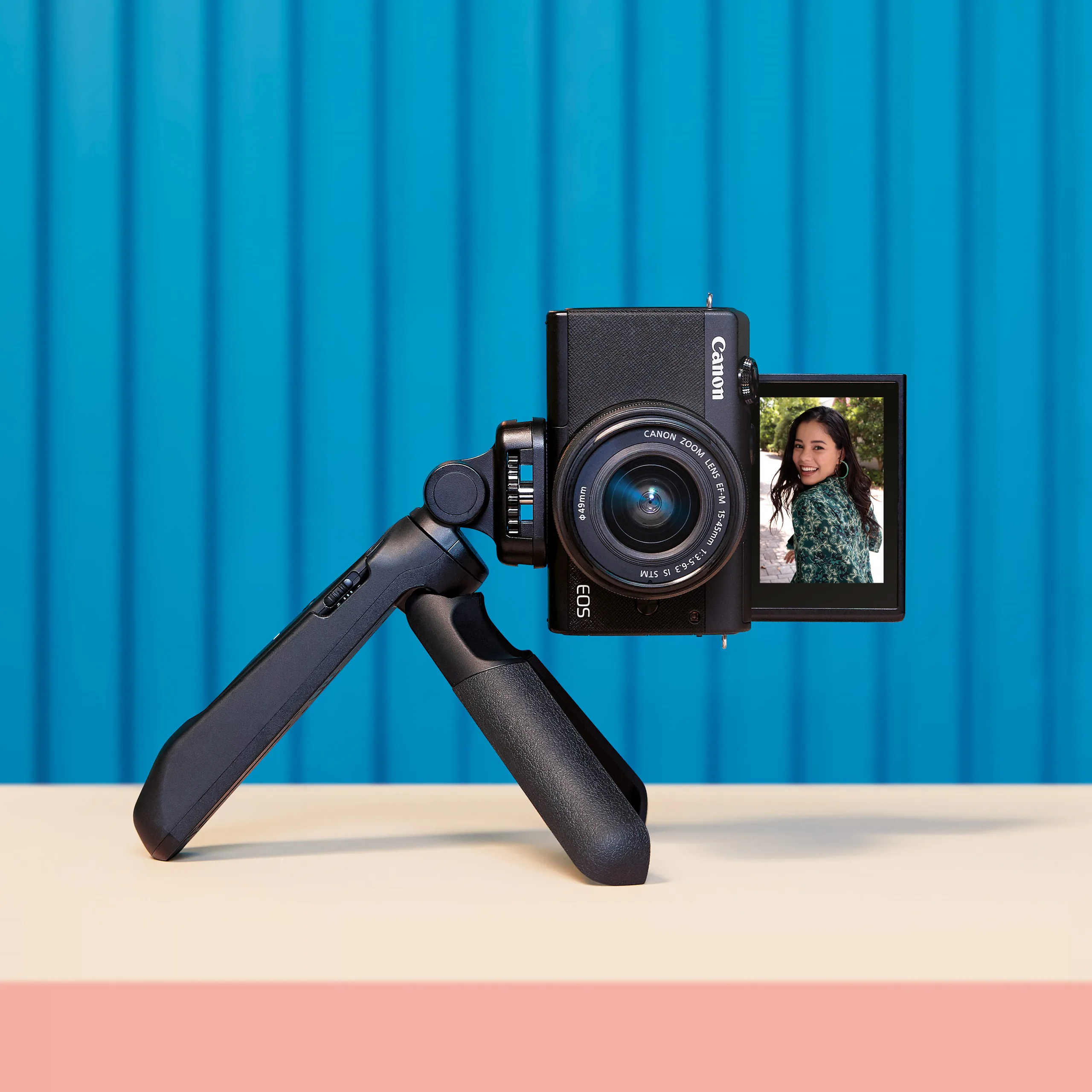 Canon ra mắt máy ảnh EOS M200 giá từ 15,900,000 VND