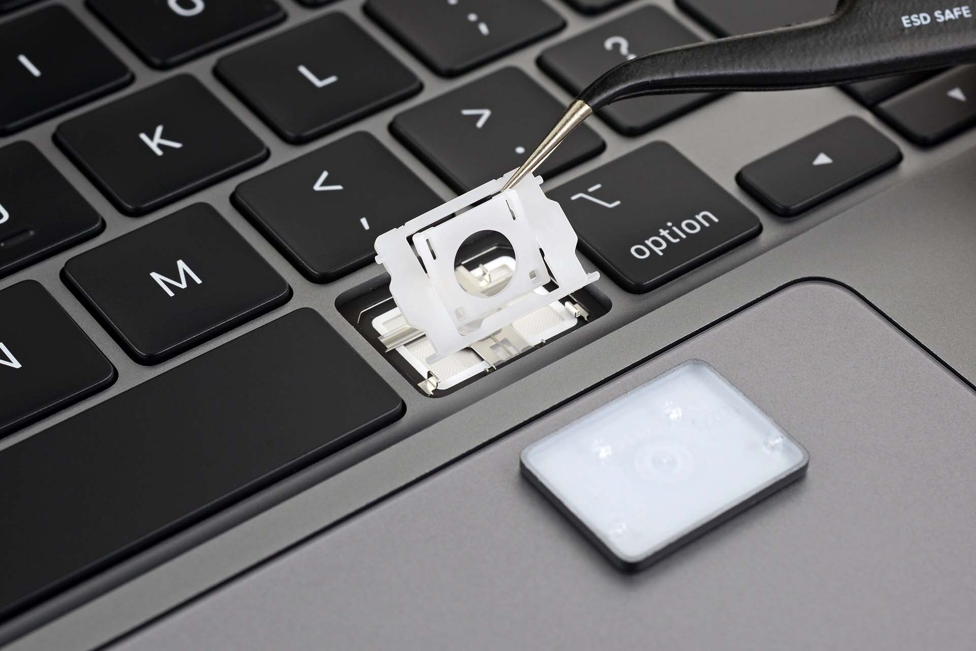 iFixit xác nhận bàn phím mới trên MacBook Pro 16-inch chính là bàn phím "cũ"