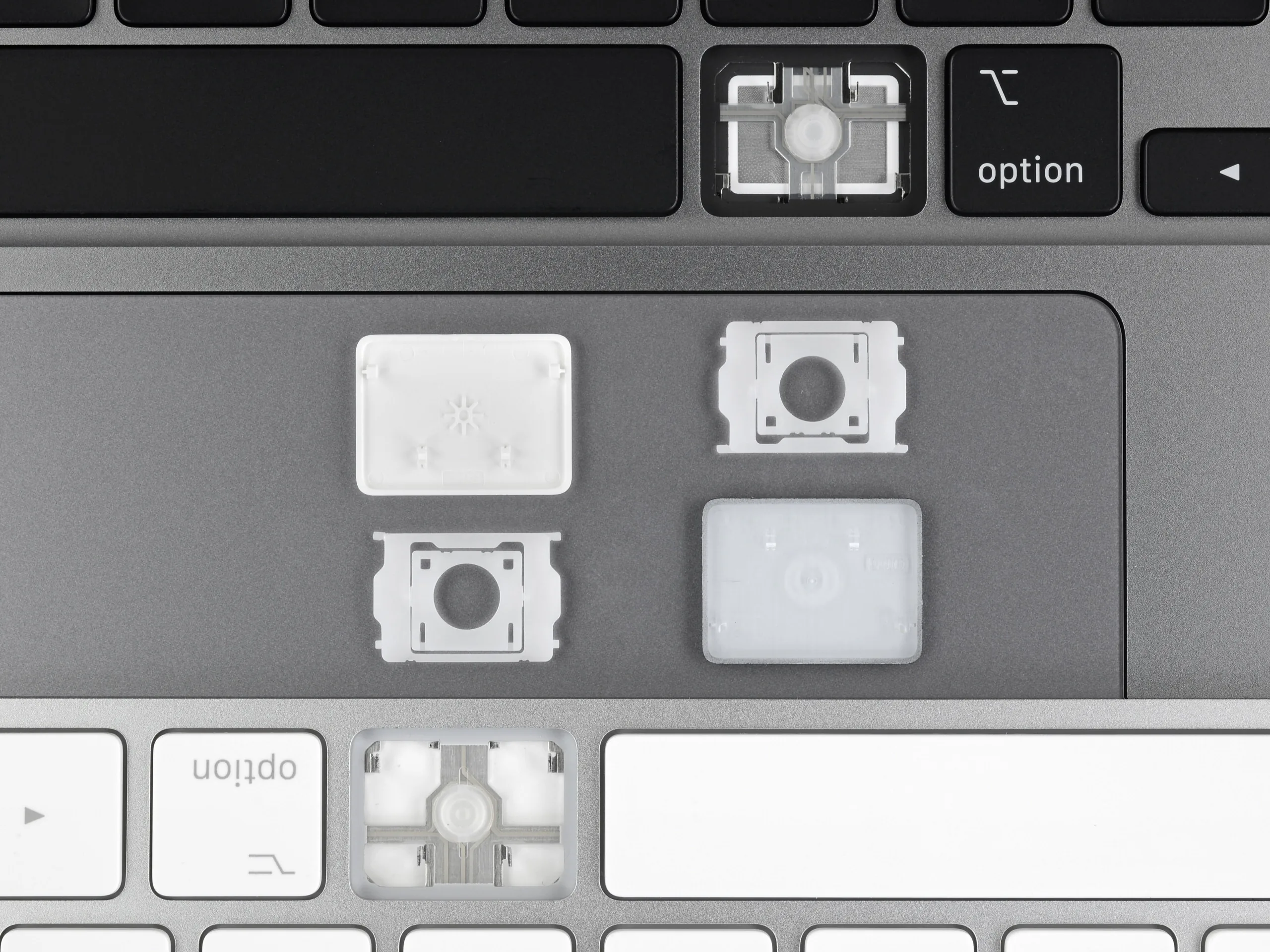 Tháo tung MacBook Pro 16-inch cùng iFixit: Pin lớn hơn, loa lớn hơn, không thể nâng cấp cấu hình bổ sung