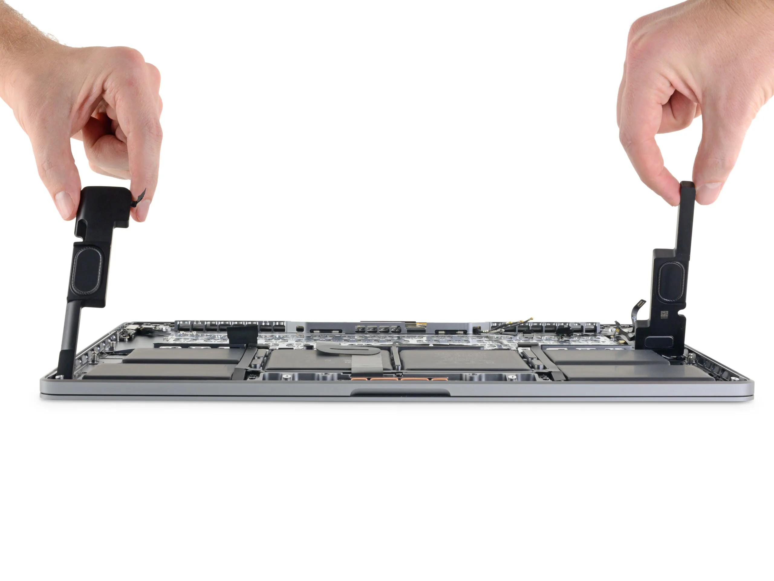Tháo tung MacBook Pro 16-inch cùng iFixit: Pin lớn hơn, loa lớn hơn, không thể nâng cấp cấu hình bổ sung